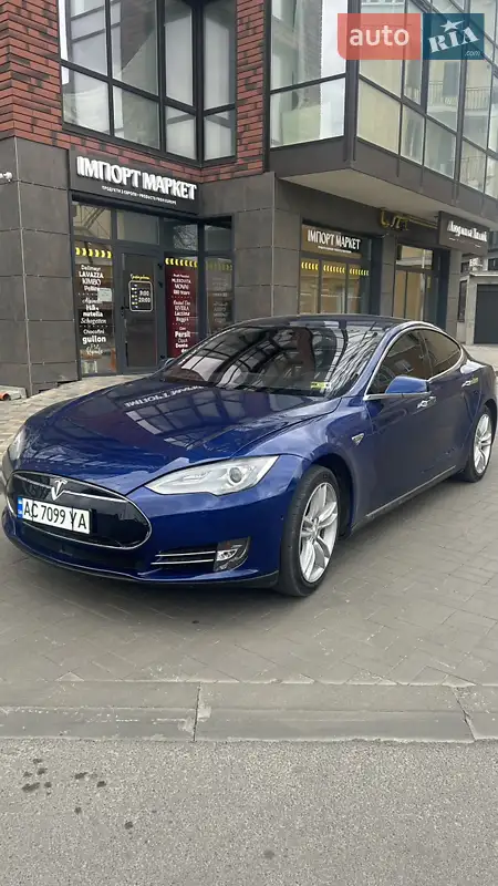 Tesla Model S 2015