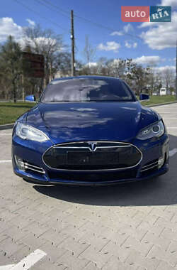 Лифтбек Tesla Model S 2015 в 
