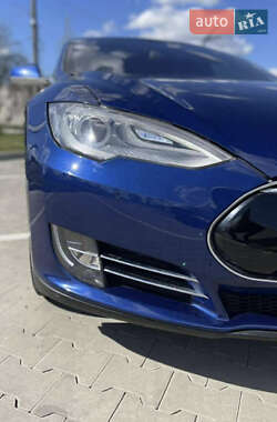 Лифтбек Tesla Model S 2015 в 