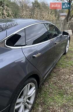 Ліфтбек Tesla Model S 2015 в Сторожинці