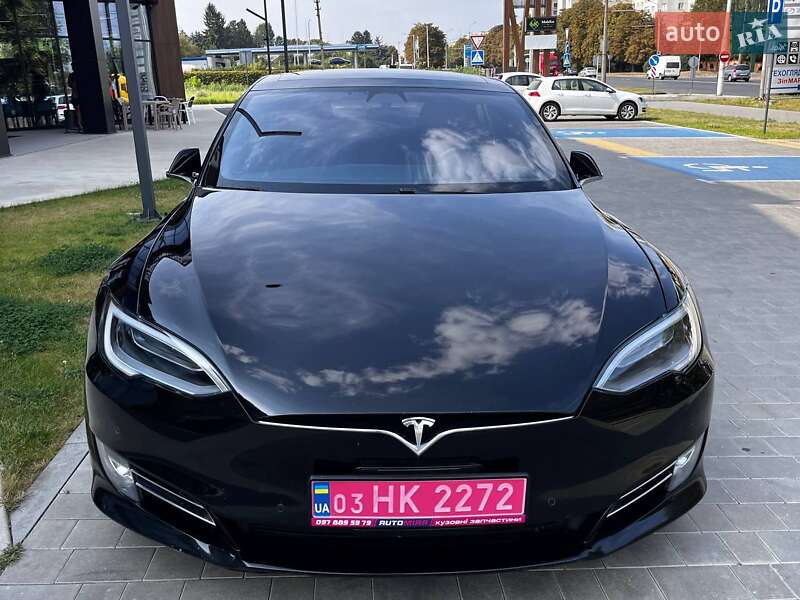 Лифтбек Tesla Model S 2016 в Луцке