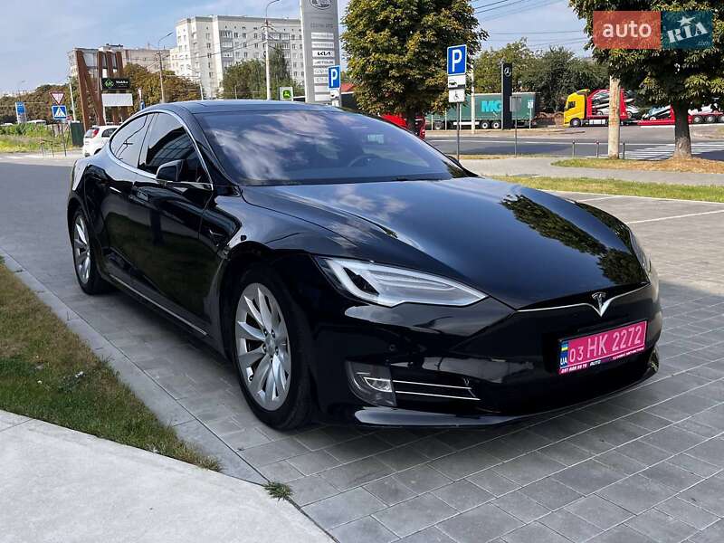 Лифтбек Tesla Model S 2016 в Луцке