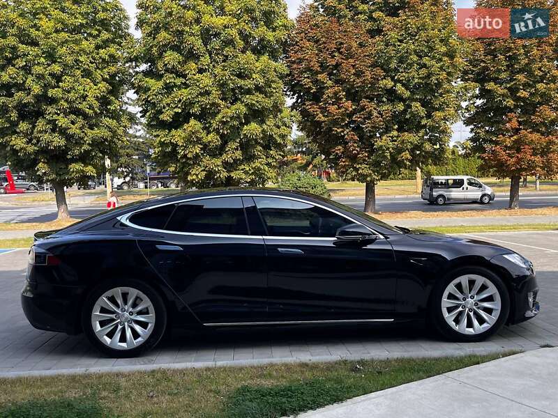 Лифтбек Tesla Model S 2016 в Луцке