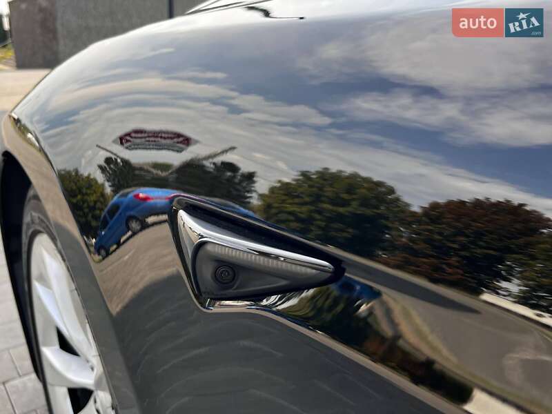 Лифтбек Tesla Model S 2016 в Луцке