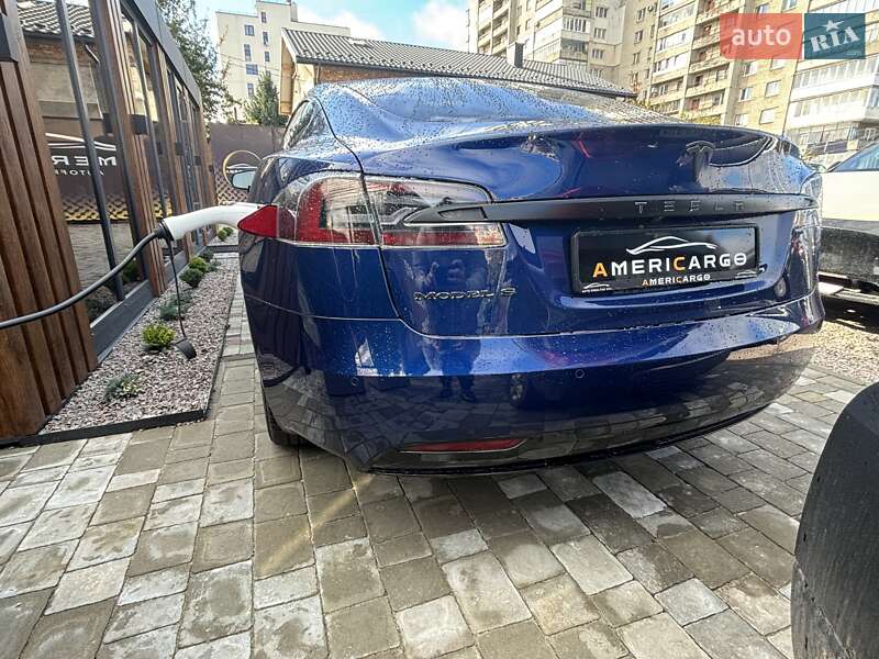 Лифтбек Tesla Model S 2018 в Львове