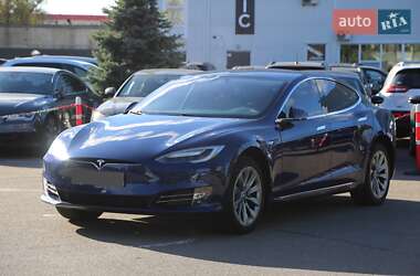 Лифтбек Tesla Model S 2017 в 