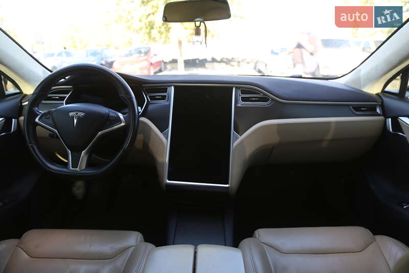 Ліфтбек Tesla Model S 2017 в Києві