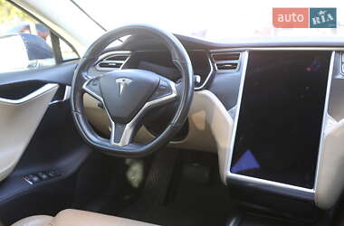 Лифтбек Tesla Model S 2017 в 