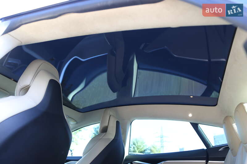 Ліфтбек Tesla Model S 2017 в Києві