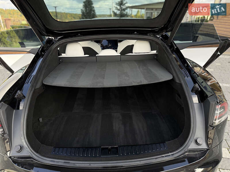 Ліфтбек Tesla Model S 2024 в Дрогобичі