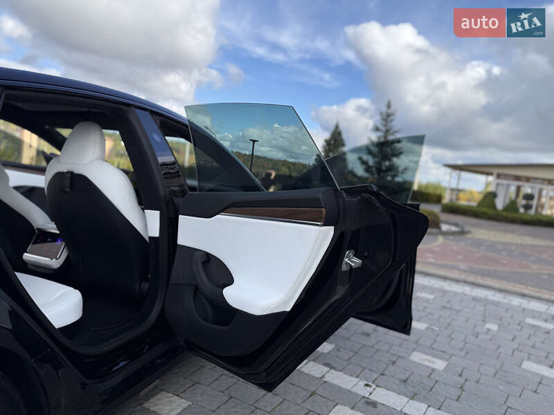 Ліфтбек Tesla Model S 2024 в Дрогобичі