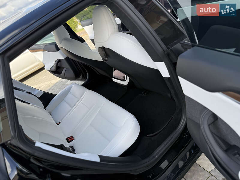 Ліфтбек Tesla Model S 2024 в Дрогобичі
