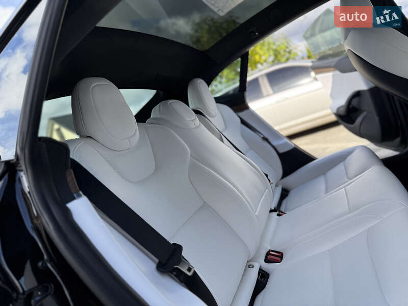 Ліфтбек Tesla Model S 2024 в Дрогобичі