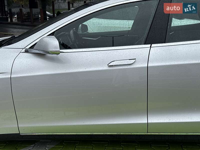 Ліфтбек Tesla Model S 2015 в Києві