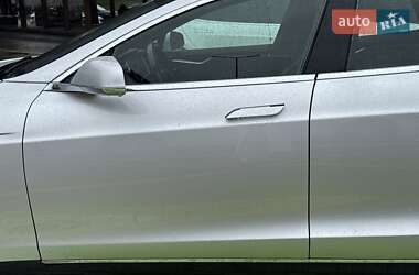 Лифтбек Tesla Model S 2015 в 