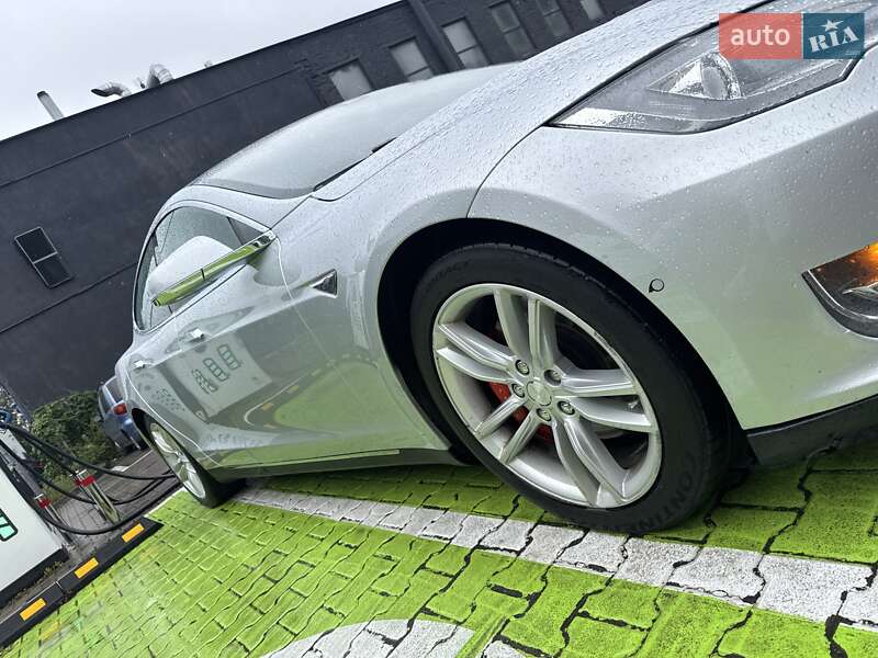 Ліфтбек Tesla Model S 2015 в Києві