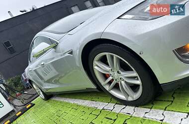 Лифтбек Tesla Model S 2015 в 