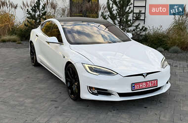 Лифтбек Tesla Model S 2017 в 