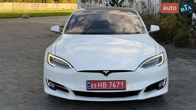Ліфтбек Tesla Model S 2017 в Луцьку