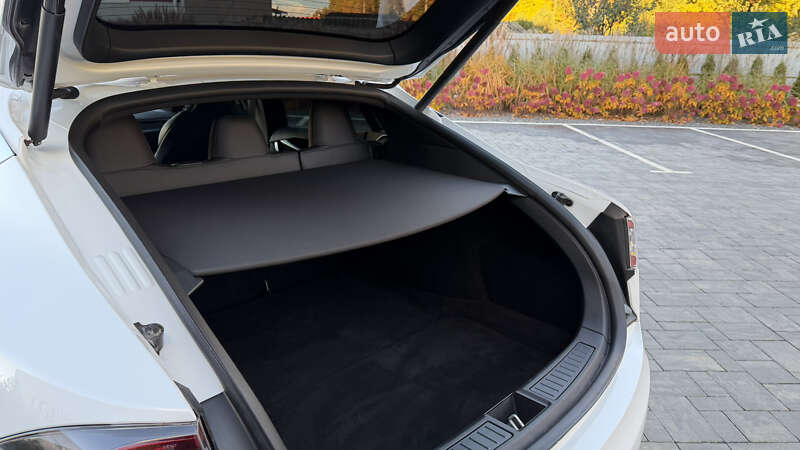 Ліфтбек Tesla Model S 2017 в Луцьку