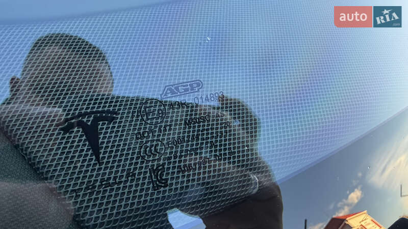 Ліфтбек Tesla Model S 2017 в Луцьку