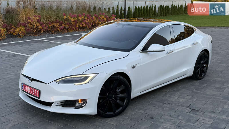 Ліфтбек Tesla Model S 2017 в Луцьку