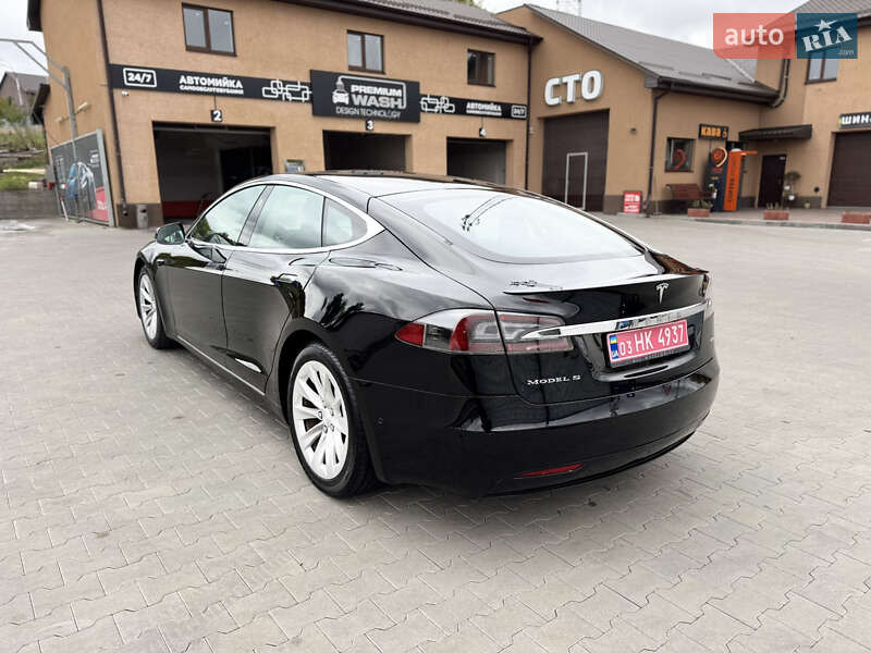 Лифтбек Tesla Model S 2017 в Ирпене