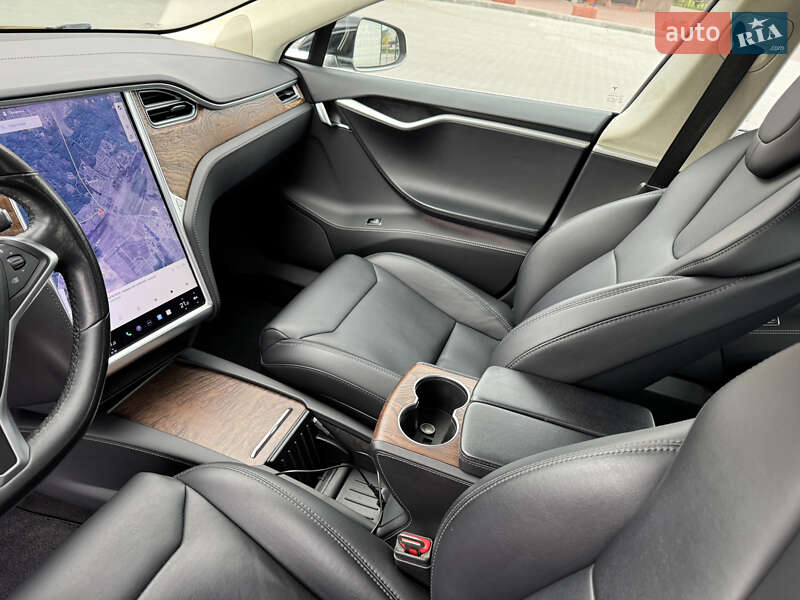 Лифтбек Tesla Model S 2017 в Ирпене