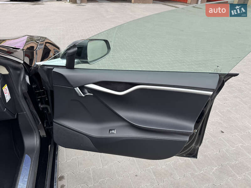 Лифтбек Tesla Model S 2017 в Ирпене