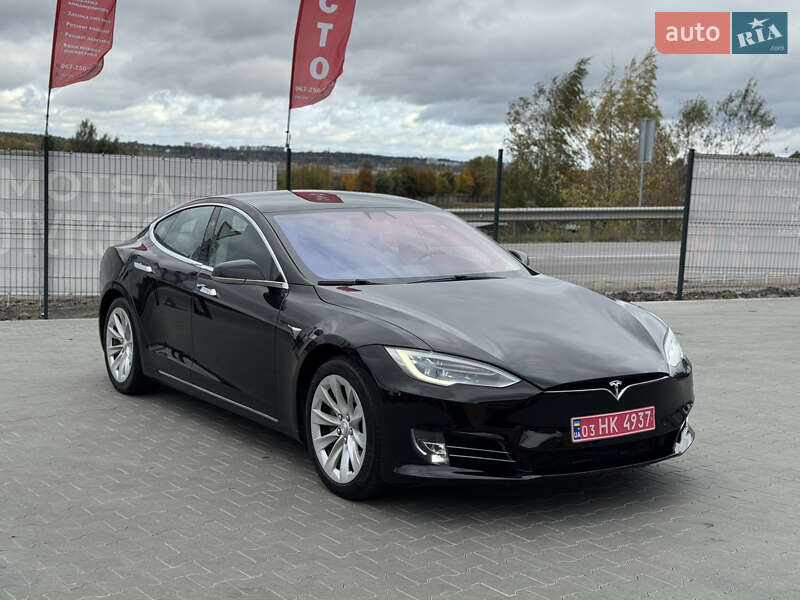 Лифтбек Tesla Model S 2017 в Ирпене