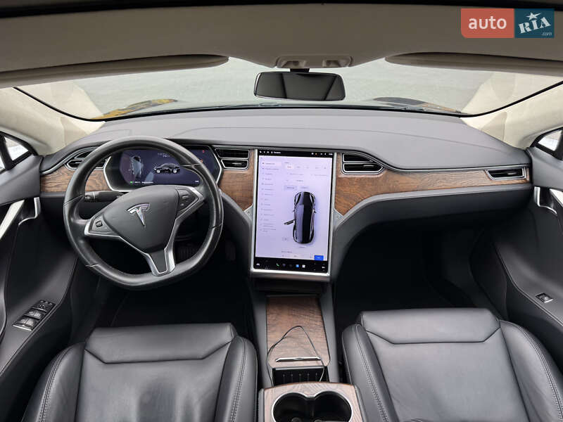 Лифтбек Tesla Model S 2017 в Ирпене