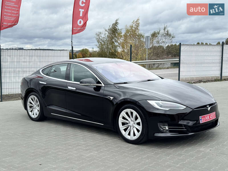Лифтбек Tesla Model S 2017 в Ирпене