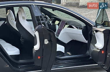 Лифтбек Tesla Model S 2017 в 