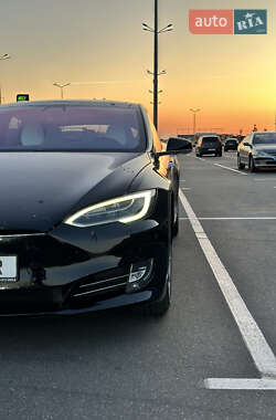 Лифтбек Tesla Model S 2017 в 
