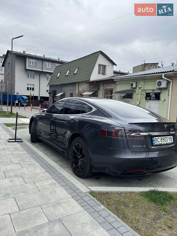 Лифтбек Tesla Model S 2016 в Львове