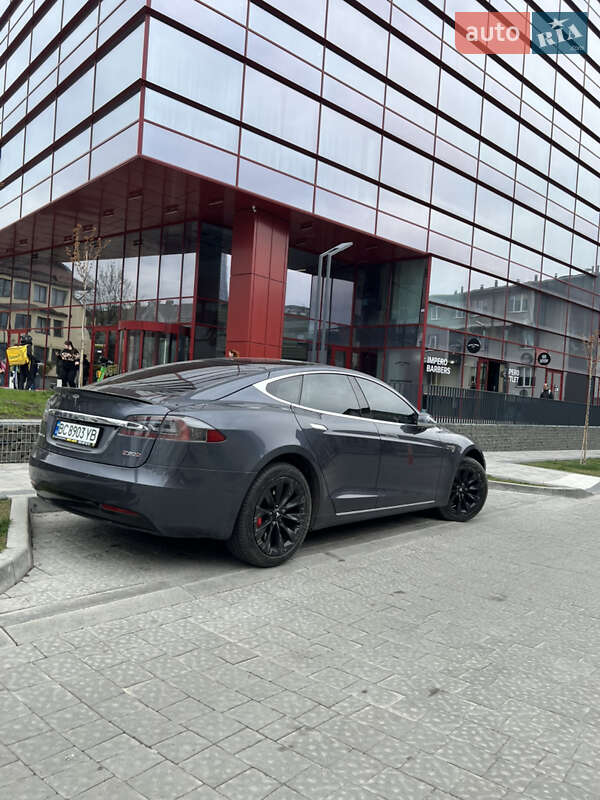 Лифтбек Tesla Model S 2016 в Львове