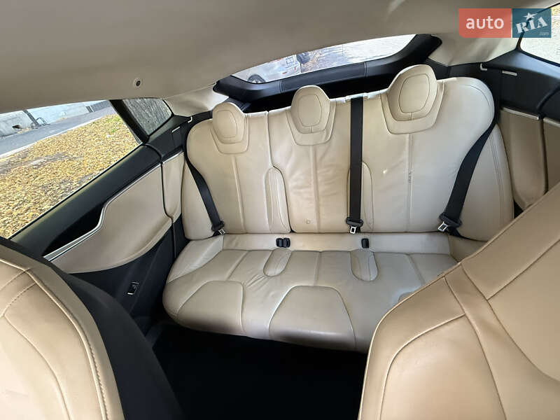 Ліфтбек Tesla Model S 2013 в Черкасах
