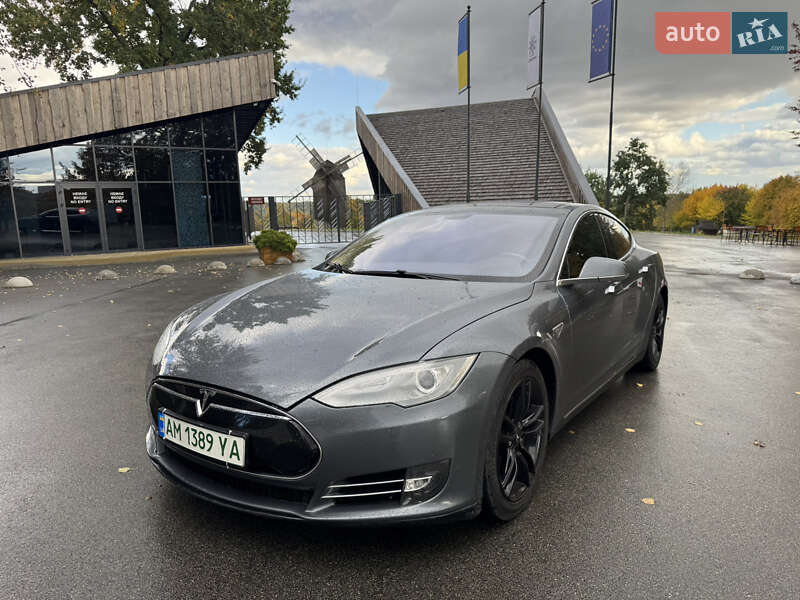 Лифтбек Tesla Model S 2013 в Киеве