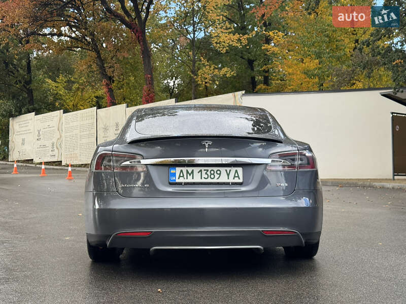 Лифтбек Tesla Model S 2013 в Киеве