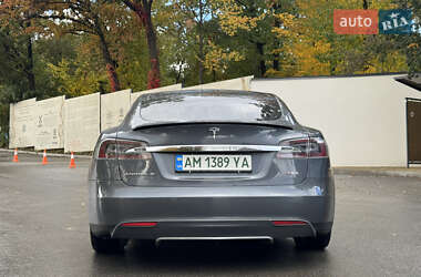Лифтбек Tesla Model S 2013 в 