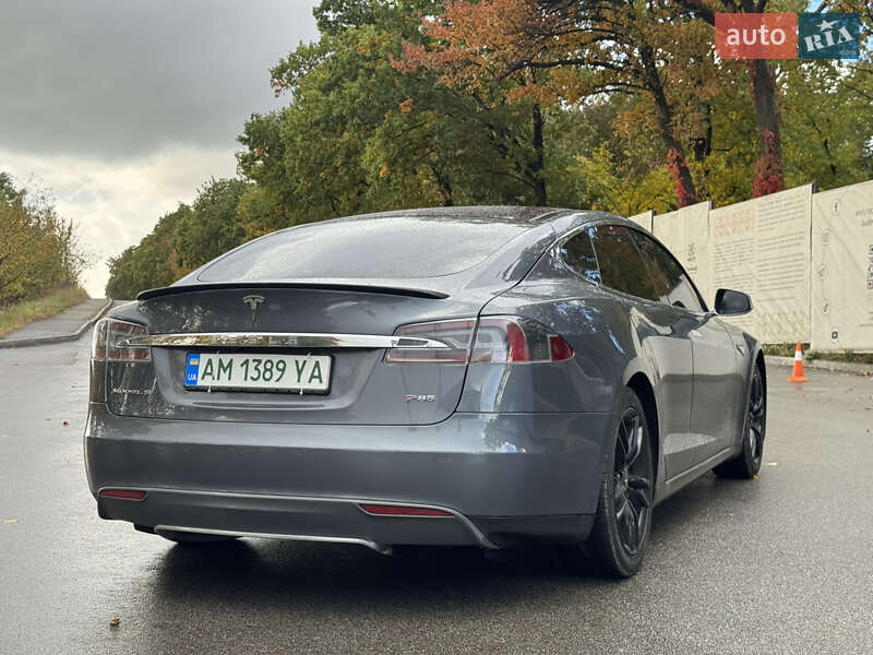 Лифтбек Tesla Model S 2013 в Киеве