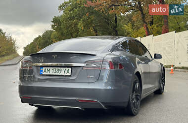 Лифтбек Tesla Model S 2013 в 