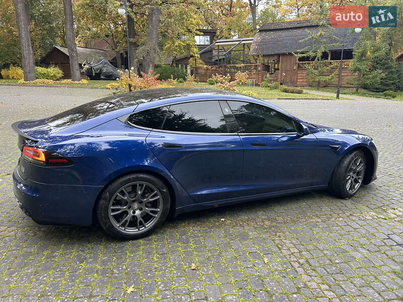 Лифтбек Tesla Model S 2022 в Львове