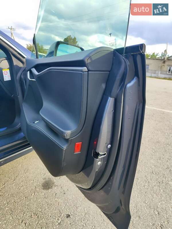 Лифтбек Tesla Model S 2018 в Кобеляках