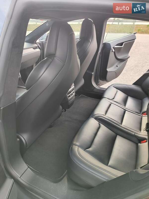 Лифтбек Tesla Model S 2018 в Кобеляках