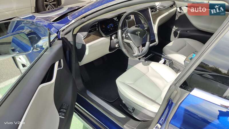 Ліфтбек Tesla Model S 2016 в Києві