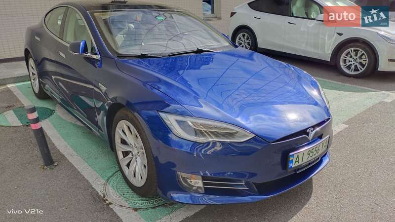 Ліфтбек Tesla Model S 2016 в Києві
