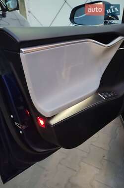 Лифтбек Tesla Model S 2016 в Киеве