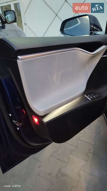 Ліфтбек Tesla Model S 2016 в Києві
