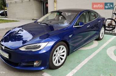 Лифтбек Tesla Model S 2016 в Киеве